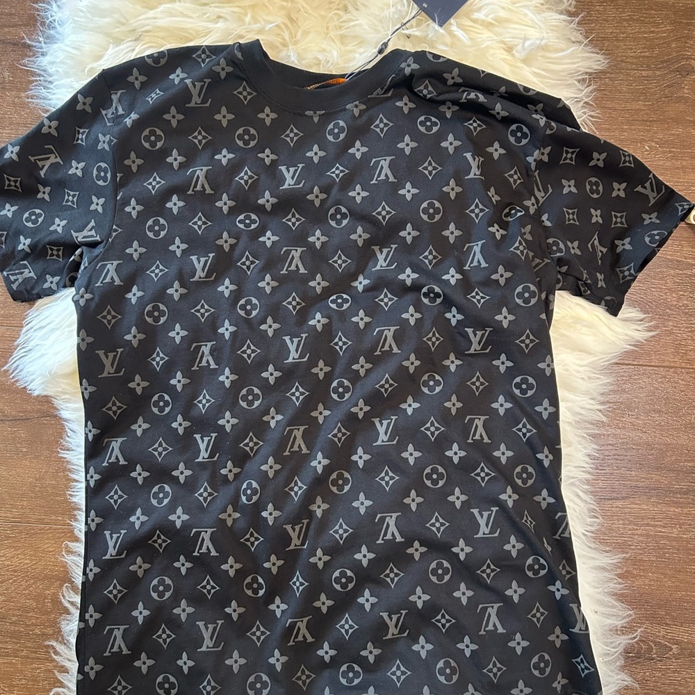 Black and Gray lv Monogram T-Shirt not authentic